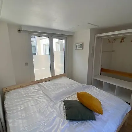 Appartement Studio With Terrace In 17th Century House *